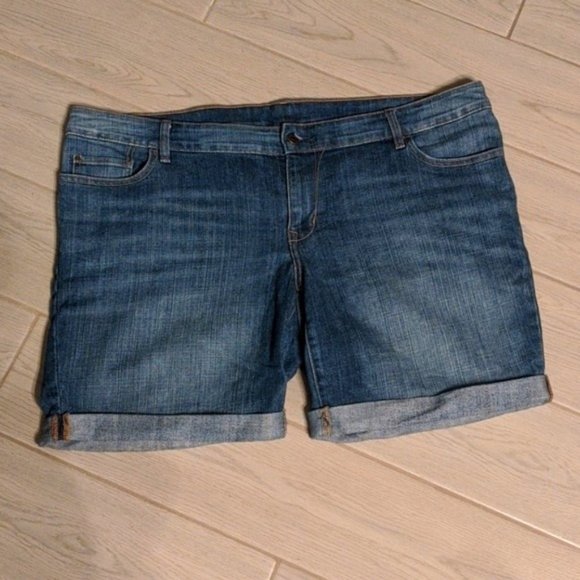 Old Navy Pants - Old Navy Denim Shorts SZ 20